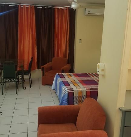 Comfortable Suite 1 Кінгстон Екстер'єр фото